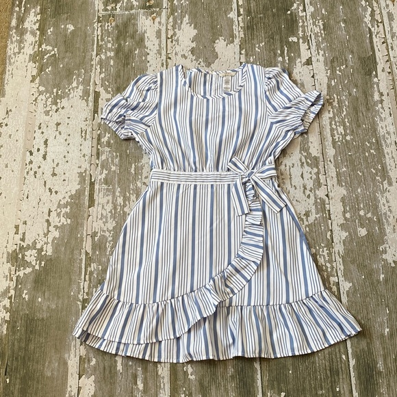 A cute summer dress - Picture 1 of 2